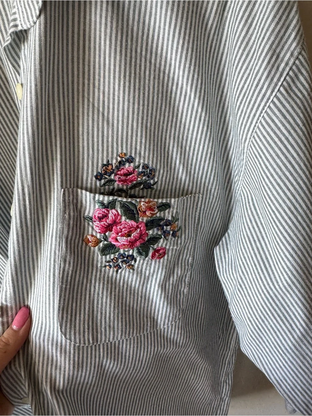 American Vintage Striped Button-Down Shirt with Pink Floral Embroidery - Picture 6 of 8